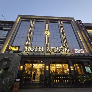 Hotel Apricia ลูดิฮานา Exterior photo