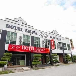 Hs Hotel Siswa Near Utar กัมปาร์ Exterior photo