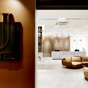 J Hotel บันดาร์เสรีเบกาวัน Exterior photo