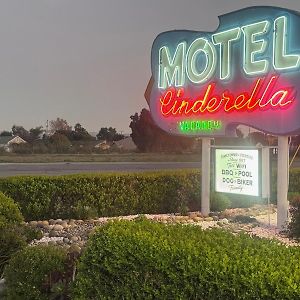 Cinderella Motel โฮลิสเตอร์ Exterior photo