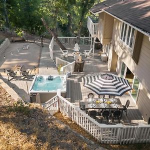 Hidden Oaks Farmhouse By Avantstay Hot Tub Deck อทาสคาเดโร Exterior photo