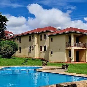 Mubi Kk And Som Apartment Fort Portal Exterior photo