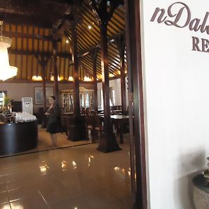 ดี กรีน กายอน แอร์พอร์ต โฮเต็ล Hotel Surakarta  Exterior photo