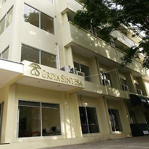 โรงแรม กรียา สินเทสา มานาโด Exterior photo