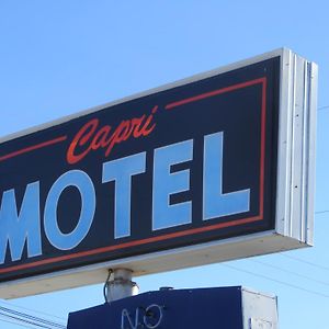 Capri Motel สก็อตส์บลัฟฟ์ Exterior photo