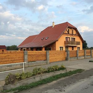 Bibic Vendeghazak Hotel Nagybajom Exterior photo