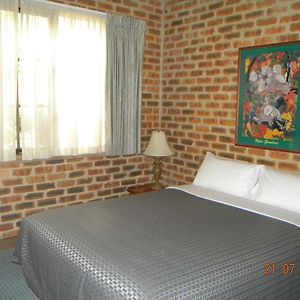 Mahogany Park Motel แครนบอร์น Room photo