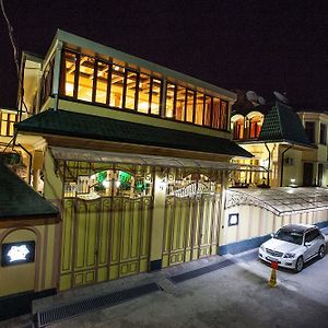 Twins Hotel ดูแชนเบอ Exterior photo