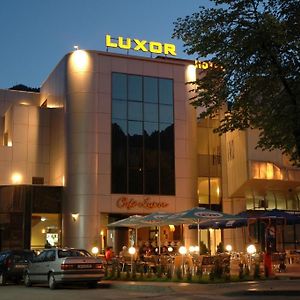 Luxor Hotel สโมลยัน Exterior photo