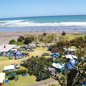 Opunake Beach Kiwi Holiday Park Hotel Exterior photo