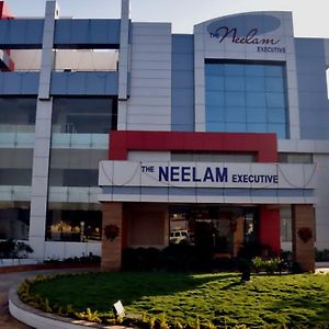 Neelam Executive Hotel ปูเน่ Exterior photo