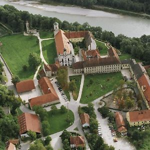 Klostergasthof Raitenhaslach Hotel บวร์กเฮาเซิน Exterior photo