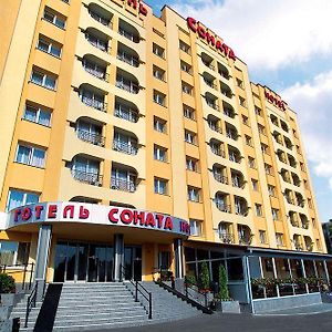 Sonata Hotel & Restaurant "Готель Соната" ลวีฟ Exterior photo