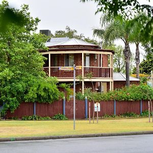 Anchorage Guest House And Self-Contained Accommodation ร็อคกิงแฮม Exterior photo