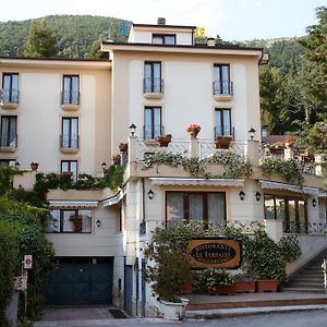 Hotel Ristorante Le Terrazze Sul Gargano ซานโจวานนี โรตอนโด Exterior photo