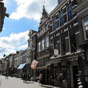 Hanzestadslogement De Leeuw, In Het Centrum, Met Een Binnenplaats, Kamers Met Badkamer En Toilet En Een Keukentje เดเวนเตอร์ Exterior photo