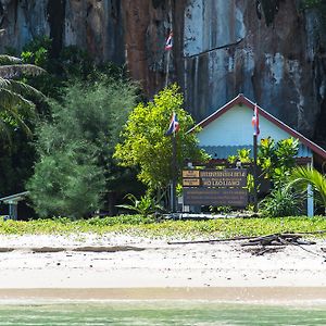 เหลาเหลียง บีช รีสอร์ท Hotel เกาะลิบง Exterior photo