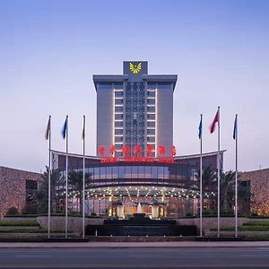 Fuzhou Yongtai Smiler Hotspring Hotel Exterior photo