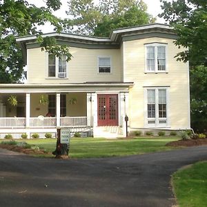 Finger Lakes Bed And Breakfast เพนน์แยน Exterior photo