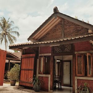 Cempaka Borobudur Guest House มาเกอลัง Exterior photo