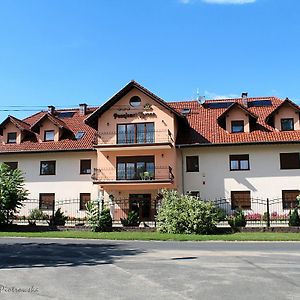 Pensjonat Korona Bed & Breakfast Modrzyca Exterior photo