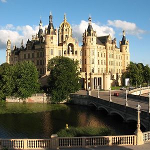 A&S Ferienzentrum Schwerin Hotel ชเวียรีน Exterior photo