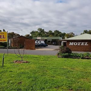 ดูนอลลี โกลเดน ไทรแองเกิล โมเต็ล Motel Dunolly Exterior photo