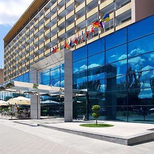 โรงแรมอินทัวริสต์ ซาโปโรซี Zaporizhia Exterior photo