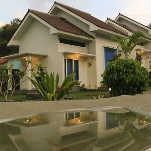 Villa Rumah โบรโม Exterior photo