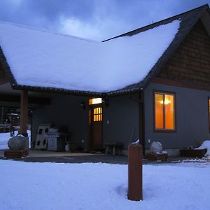 Mountain Town Properties Aladar'S Guest Cabin Hotel รอสแลนด์ Exterior photo