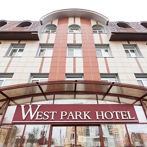 West Park Hotel เคียฟ Exterior photo