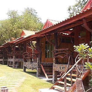 Tamarind Home Resort กาญจนบุรี Exterior photo