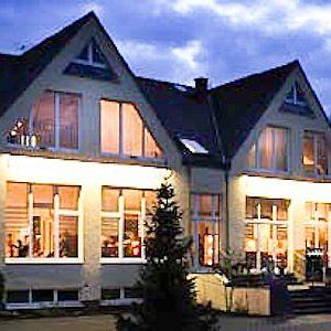 Arthotel Landhaus Zur Alten Gaertnerei ซอสเซน Exterior photo