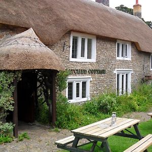 The Thatched Cottage Inn เชพตันมัลเล็ต Exterior photo