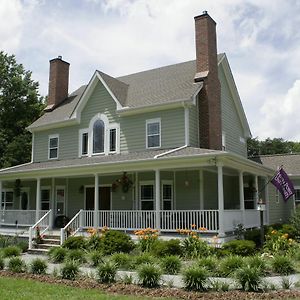 Seven Oaks Inn Bed And Breakfast ไฮพอยท์ Exterior photo