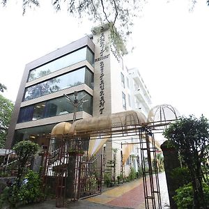 Oyo 9667 Sashtrdhara Road Hotel เดห์ราดุน Exterior photo