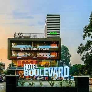 Hotel Boulevard เดห์ราดุน Exterior photo