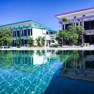 Menam Resort นครปฐม Exterior photo