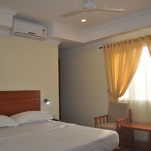 Vettoor Nanas Inn Ettumanoor Exterior photo