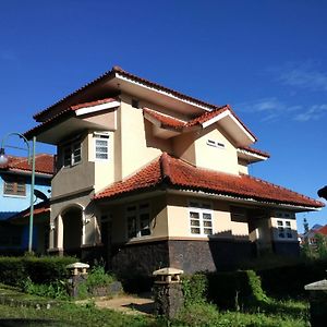 Villa Tamie Bumi Ciherang ปุนจัก Exterior photo