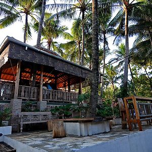 Desa Alamanis Resort Vila จิเรบอน Exterior photo