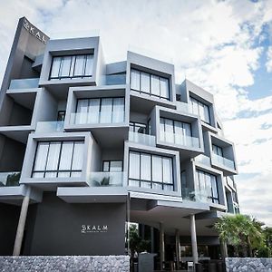 โรงแรมคาล์ม บางแสน Exterior photo