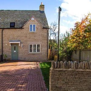 Jubilee Mews Villa Andoversford Exterior photo