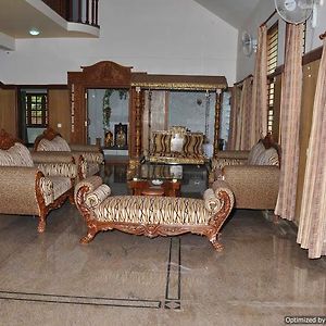 Suvarna Luxury Home Stay ไมซอร์ Exterior photo