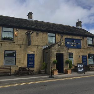 The Blacksmiths Arms Hotel เพนิสโทน Exterior photo