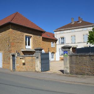 Chambre D'Hotes Le Jardin Des Pierres Dorees Bed & Breakfast วิลฟร็องช์-ซูร์-โซน Exterior photo