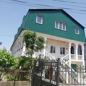 Guest House Quiet Home บาทูมิ Exterior photo