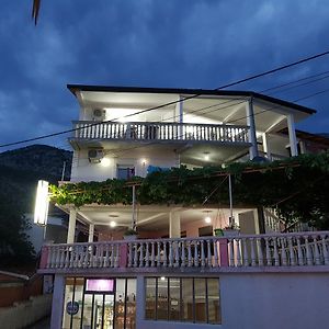 Guest House Dragomir ซูโตมอเร Exterior photo