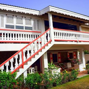 Rock Haven Bed & Breakfast Bed & Breakfast บาสแตร์ Exterior photo