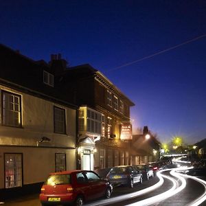 โรงแรมเดอะโบลีน Staines-upon-Thames Exterior photo